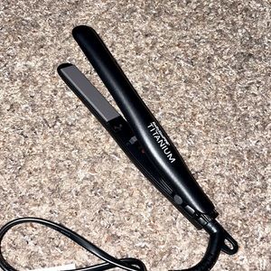 New in box Babyliss Pro mini straightener